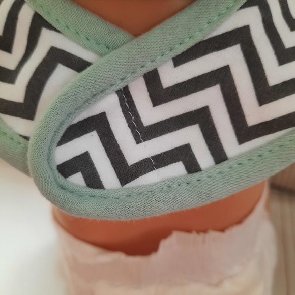 4/$20 Chevron Bib & Socks Infant Bundle for Baby Shower - Picture 6 of 7